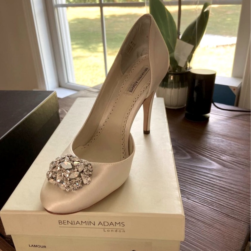 NIB Benjamin Adams Heels